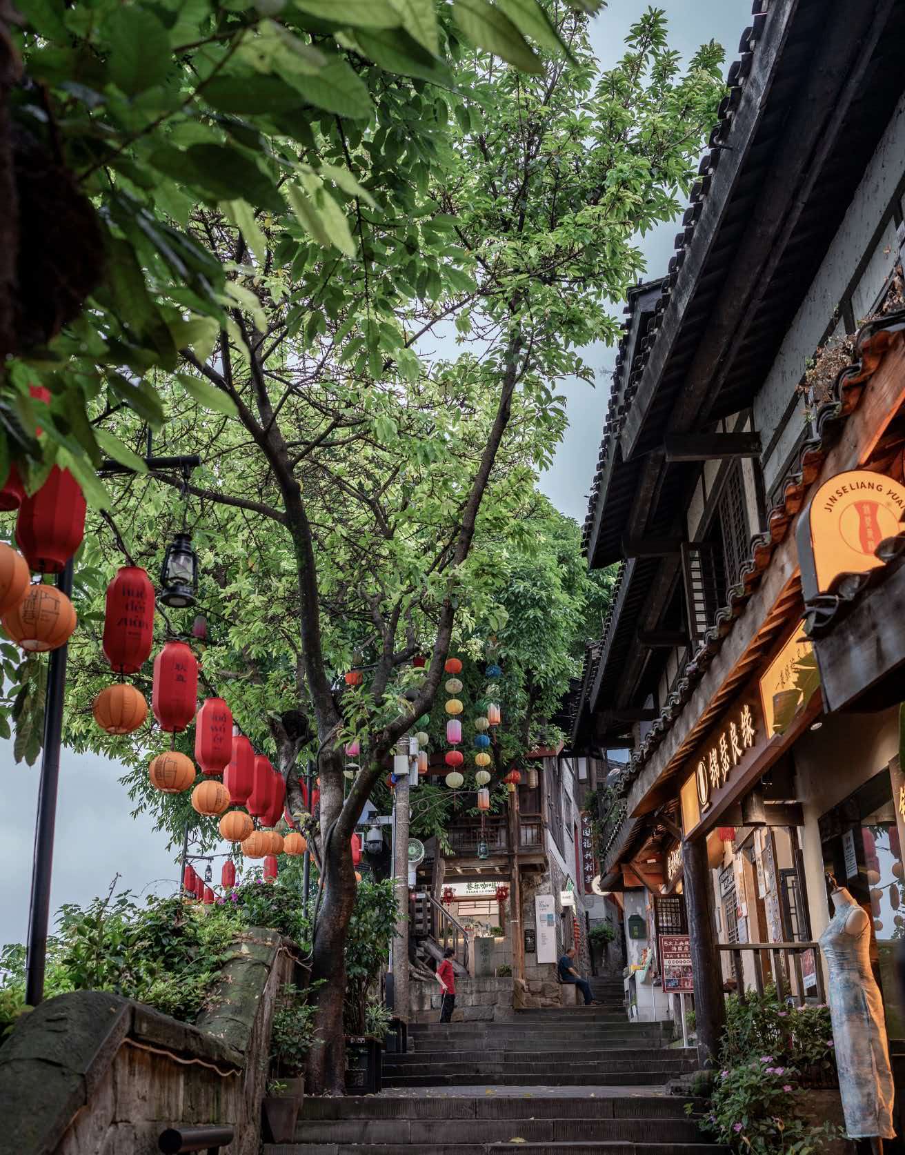 Chongqing Hiking Tour: Exploring Authentic Local Communities