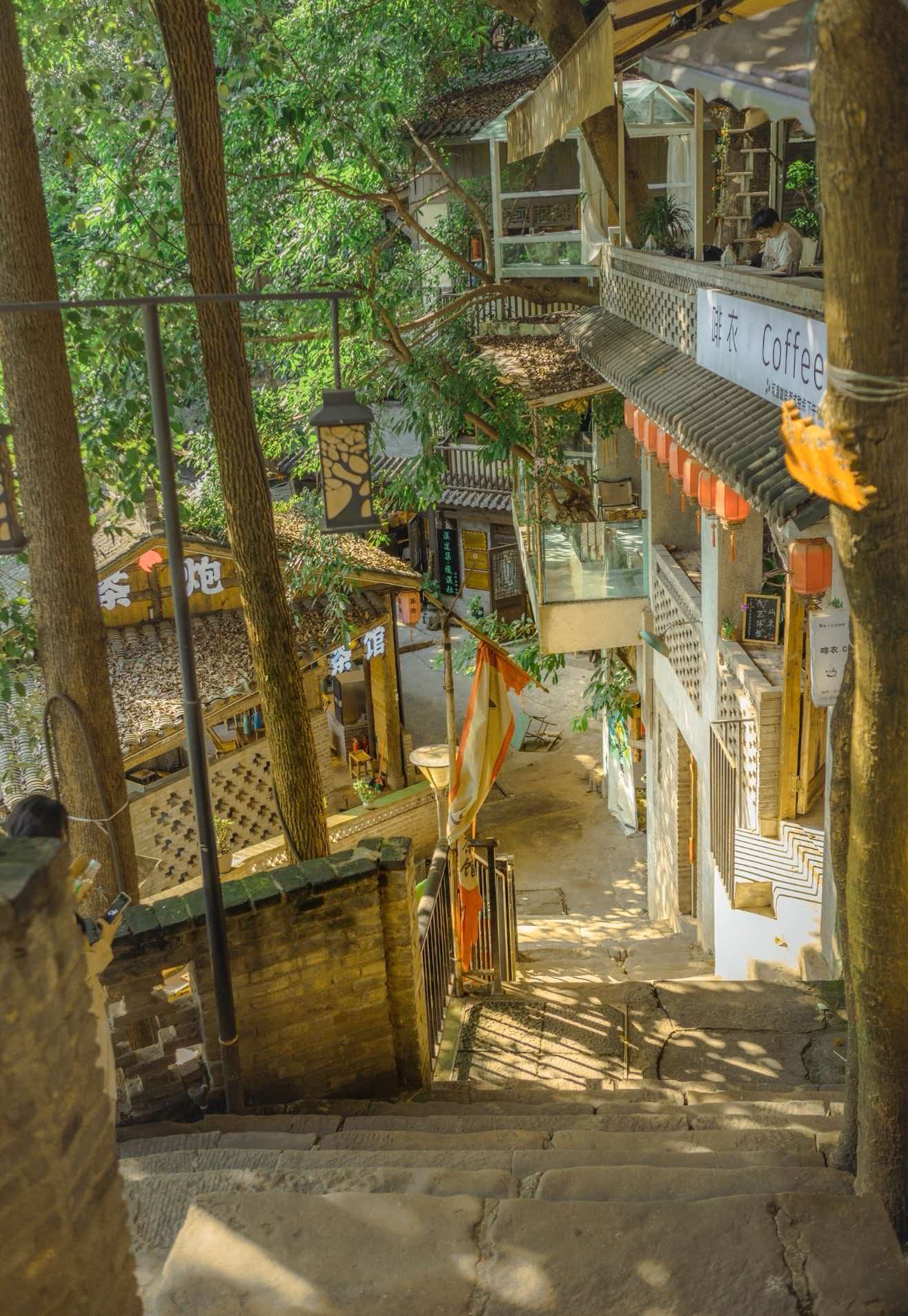Chongqing Hiking Tour: Explore the Unique Mountain City